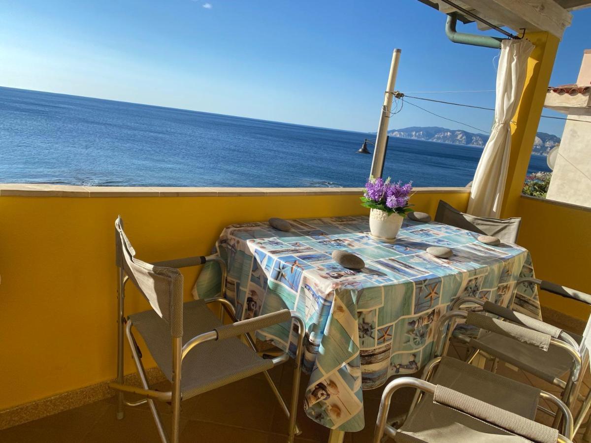 La Casa Gialla Cala Gonone Exteriér fotografie